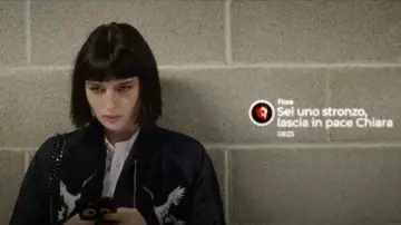 Golden Goose Black chaqueta bomber bordada usada por Ludovica (Alice Pagani) en Baby Temporada 2 Episodio 3