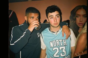 La veste de survêtement noir avec bandes blanches de Drake sur son compte Instagram @champagnepapi