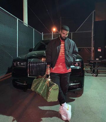 The hand bag silver Louis Vuitton worn by Drake on his account Instagram @champagnepapi