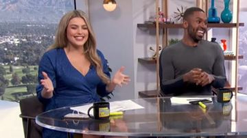 Theory Evers Colorblock Cashmere Sweater usado por Justin Sylvester en E! Noticias octubre 23, 2019