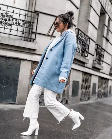 Ankle boots with heels, in white Megan on the account Instagram of @meganvlt