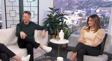 Zara Tulle Manches Chandail porté par Carissa Loethen sur E! News Du 23 Octobre 2019