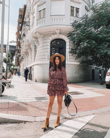 Beige chapeau de Aida Domenech sur l'Instagram account @dulceida