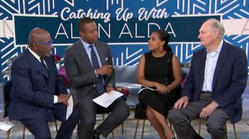 Kendra Scott Gold Drop Ear­rings In Berry Il­lu­sion worn by Sheinelle Jones on Good Morning America October 23, 2019