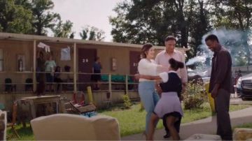 Theory Blue High Waist Pantalones usados por Sydney Strait (Caitlin McGee) en Bluff City Law Temporada 01 Episodio 05