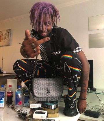 Le pantalon imprimé "Dark Side of The Moon" des Pink Floyd de Youv Dee sur son compte Instagram @youv_dee