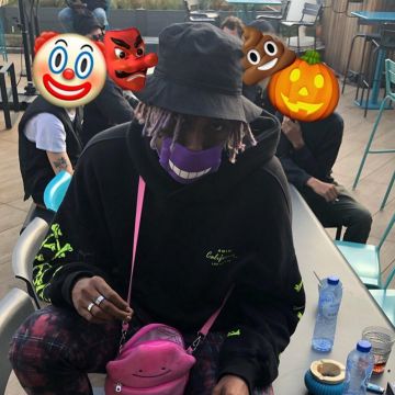 Le sweatshirt noir à capuche Amiri porté par Youv Dee sur son compte Instagram @youv_dee