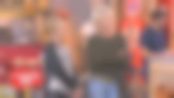 El suéter de Sophie Davant detalla el nudo del tamaño de un caqui en la conclusión de Affaire