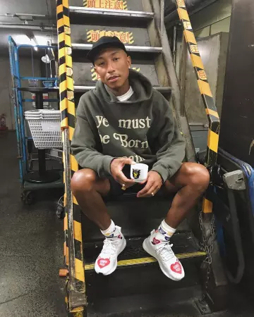 Les sneakers Adidas Solar Hu de Pharrell Williams sur son compte Instagram @pharrell