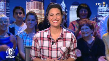 Camisa roja a cuadros de Alessandra Sublet en C'est Canteloup