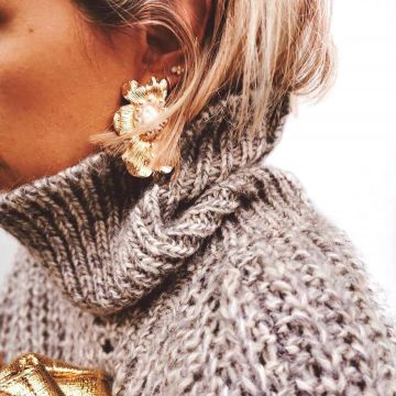 The sweater turtleneck greige beige gray Ba&sh worn by Audrey Lombard on the account Instagram of @audreylombard 