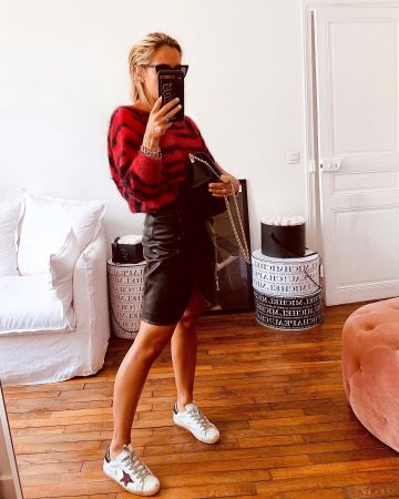 The sweater zebra red worn by Audrey Lombard on the account Instagram of @audreylombard