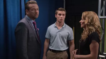 Lumière Gris-Bleu Polo Shirt porté par Brique Armstrong (Michael Provost) en Insatiable (S02E09)