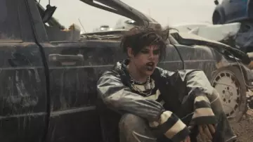 Plain Silver metal chunky chain choker necklace worn by Yungblud in his Original Me music video feat. Dan Reynolds of Imagine Dragons