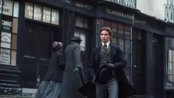 Black vintage hat of James Glaisher (Eddie Redmayne) in The Aeronauts