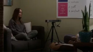 Sandalias negras Birkenstock usadas por el Dr. Jo Wilson (Camilla Luddington) en Grey's Anatomy Temporada 16 Episodio 05