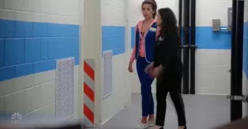 J brand Women's 835 Mid Rise Crop Skinny Jeans usados por Cheyenne (Nichole Bloom) en Superstore Temporada 5 Episodio 5