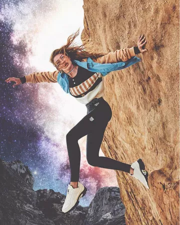 Jelena Noura "Gigi" Hadid's Reebok x Gigi Hadid sudadera de cuello redondo en @gigihadid