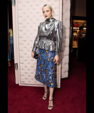 La blouse argentée Isabel Marant de Pom Klementieff sur le compte Instagram de @pom.klementieff