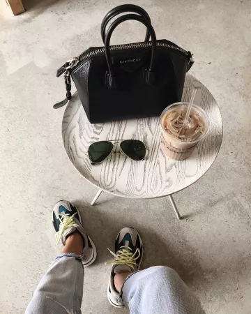 The bag Givenchy by Aimee Santos on the account Instagram of @aimeeqsantos