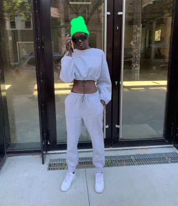 The beanie neon green of Adut Akech on his account Instagram @adutakech