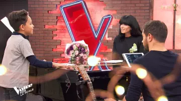 Le top à motif feuillage de Jenifer dans The Voice Kids (FR)