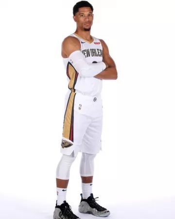 Les sneakers nike air Foamposite One Chromeposite de Josh Hart sur le compte Instagram de @jhart