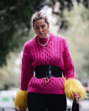 Rose pull de Carla Hijonosa sur l'Instagram account @carlahinojosar