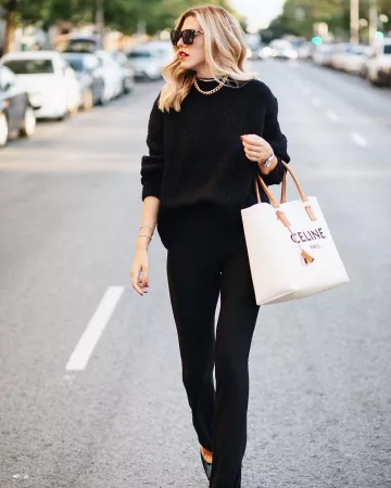 Celine horizontal cabas in cavas of Carla Hijonosa on the Instagram account @carlahinojosar