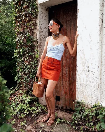 Bolsa de cesta de bambú de mango de Belén Canalejo en la cuenta de Instagram @balamoda