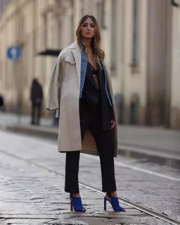 Les femmes des talons de Elisa Taviti sur l'Instagram account @elisataviti