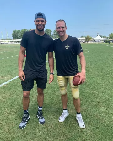 Les chaussures Nike Air Max 270 React (Op Art) de Josh Hart sur le compte Instagram de @jhart