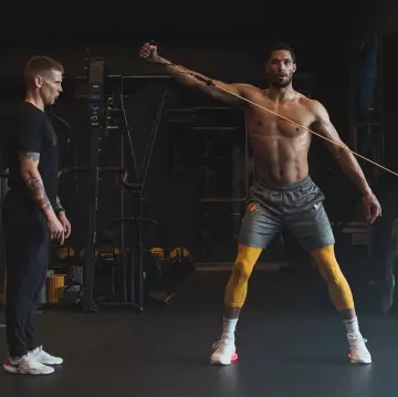 Les sneakers Nike Air Max 270 White Pack (Hot Punch) de Josh Hart sur le compte Instagram de @jhart