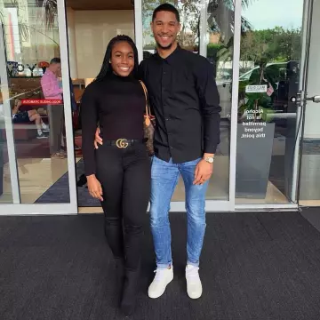 La chemise noir de Josh Hart sur le compte Instagram de @jhart