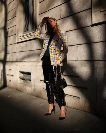 Femmes leggings de Elisa Taviti sur l'Instagram account @elisataviti