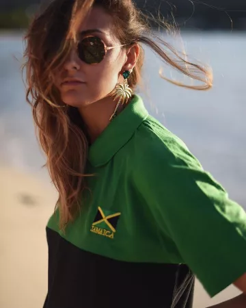 Les femmes de boucle d'oreille de Elisa Taviti sur l'Instagram account @elisataviti