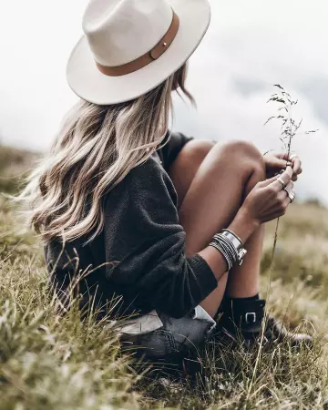 The panama Jacqueline Mikuta on his account Instagram @mikutas