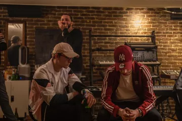 The jacket tricolor pink and white Umbro worn by Peter Paul on the account Instagram of @47ter