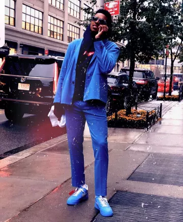 La veste de blazer bleu de Nick Young sur le compte Instagram de @swaggyp1