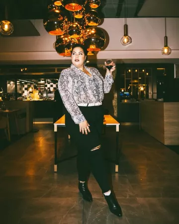 La chemise python de Natasha Polis sur son compte Instagram @tashapolis
