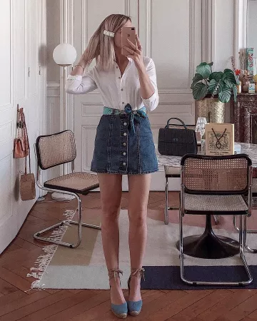 La jupe en jean boutonnée de Zoé Bassetto sur le compte Instagram de @zoebassetto