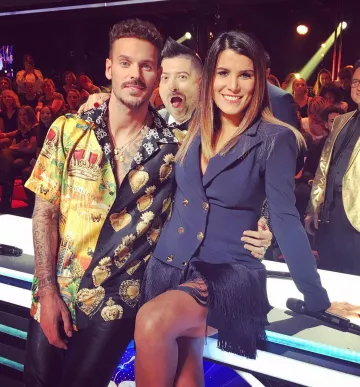 El vestido de chaqueta con flecos de Karine Ferri en su cuenta de Instagram @karineferri