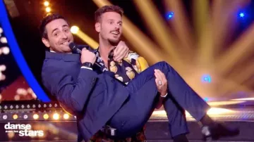 La montre noire portée par Camille Combal dans Danse avec les Stars du 26 octobre 2019