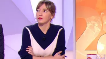 The cashmere sweater color block of Nadia Daam in 28 minutes