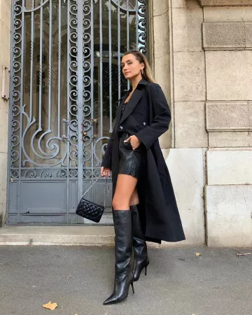 Bottes noires portées par chloebbb sur le compte Instagram de @chloebbbb