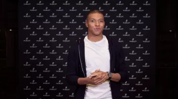 El reloj Hublot usado por Kylian Mbappé en un vídeo promocional de la marca
