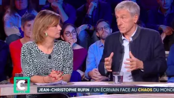 The dress printed "kisses" by Camille Girerd in C policy the 27.10.2019