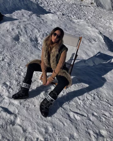 Fendi se escapa de las gafas de sol marrones de Elisa Taviti en la cuenta de Instagram @elisataviti