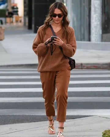 Apiece Apart Napoli Oversized Ribbed Cotton And Cashmere Blend Sweater usado por Jessica Alba Los Angeles octubre 20, 2019