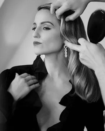 Cartier en Or Blanc et Diamant Agrafe Boucles d'oreilles portées par Dianna Agron Instagram le 24 octobre 2019